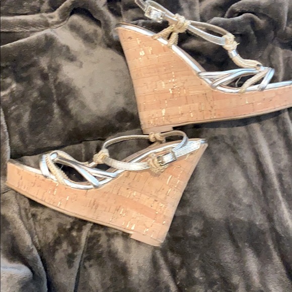 Colin Stuart gold wedge shoes - Picture 4 of 5